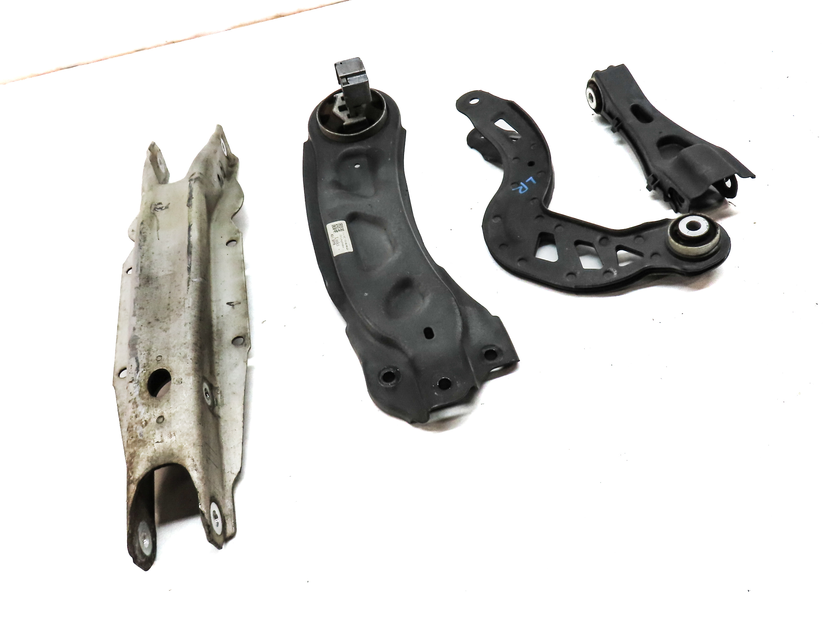 13-20 MERCEDES B CLA GLA (W246 C117 X156) REAR LEFT LOWER CONTROL ARM SET 5 — exact item pictured